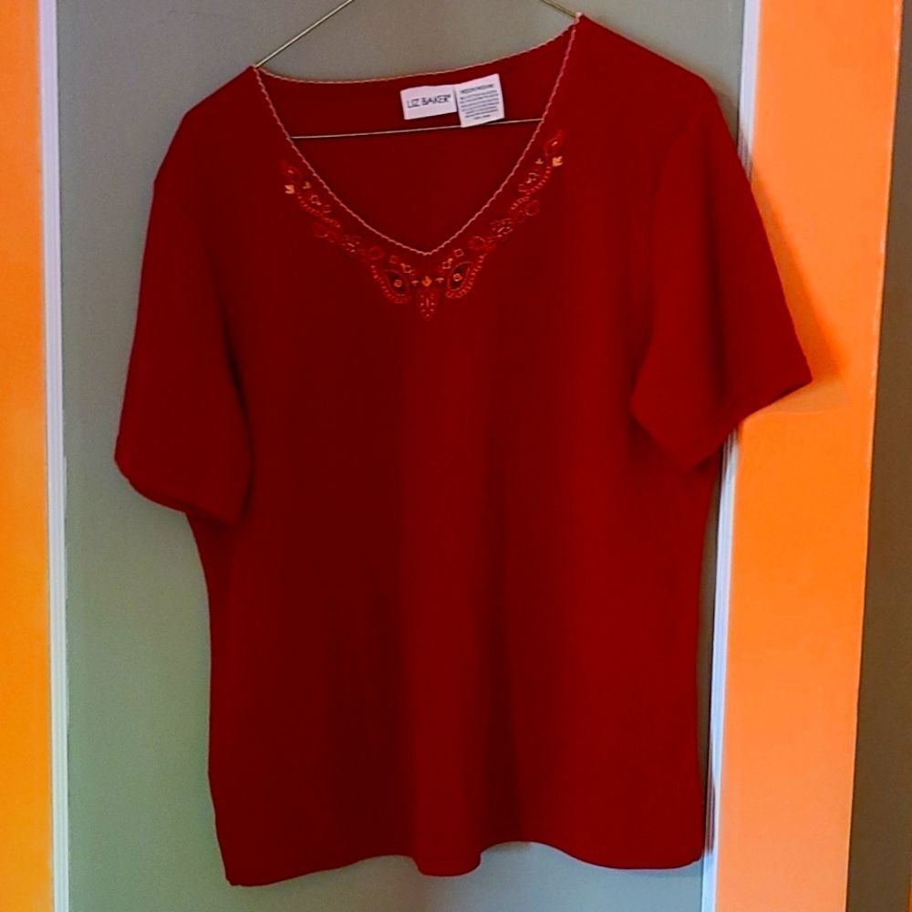 Liz Baker Medium Short Sleeve Red V-Neck sweater with neckline embellishment